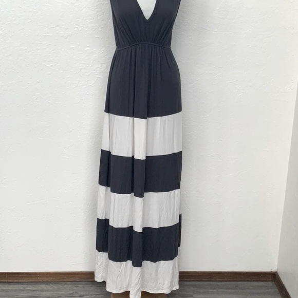 Go Couture Grey White Stripe Maxi Dress Long Empire Stretch Boho Beach - Picture 2 of 8